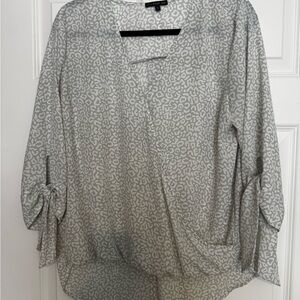 West Kei Light Gray Patterned Blouse